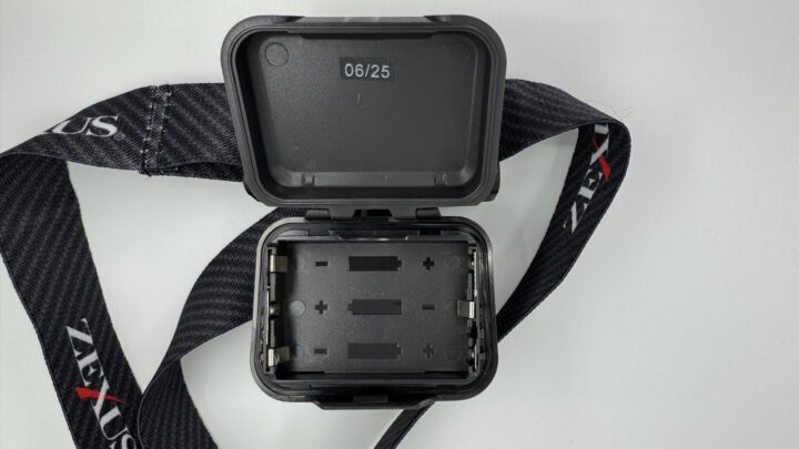 ZX-195X 背面(電池収納部)