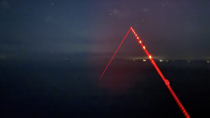 ZX-195X 赤色LEDでラインを照らすイメージ